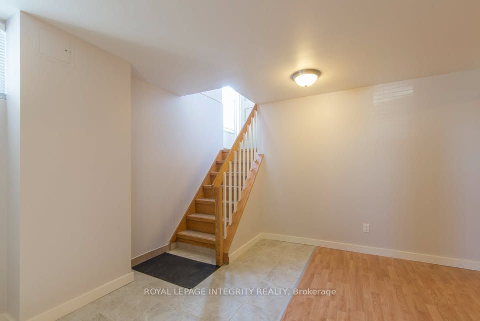 Unit B - 892 Baseline Road, Ottawa 3