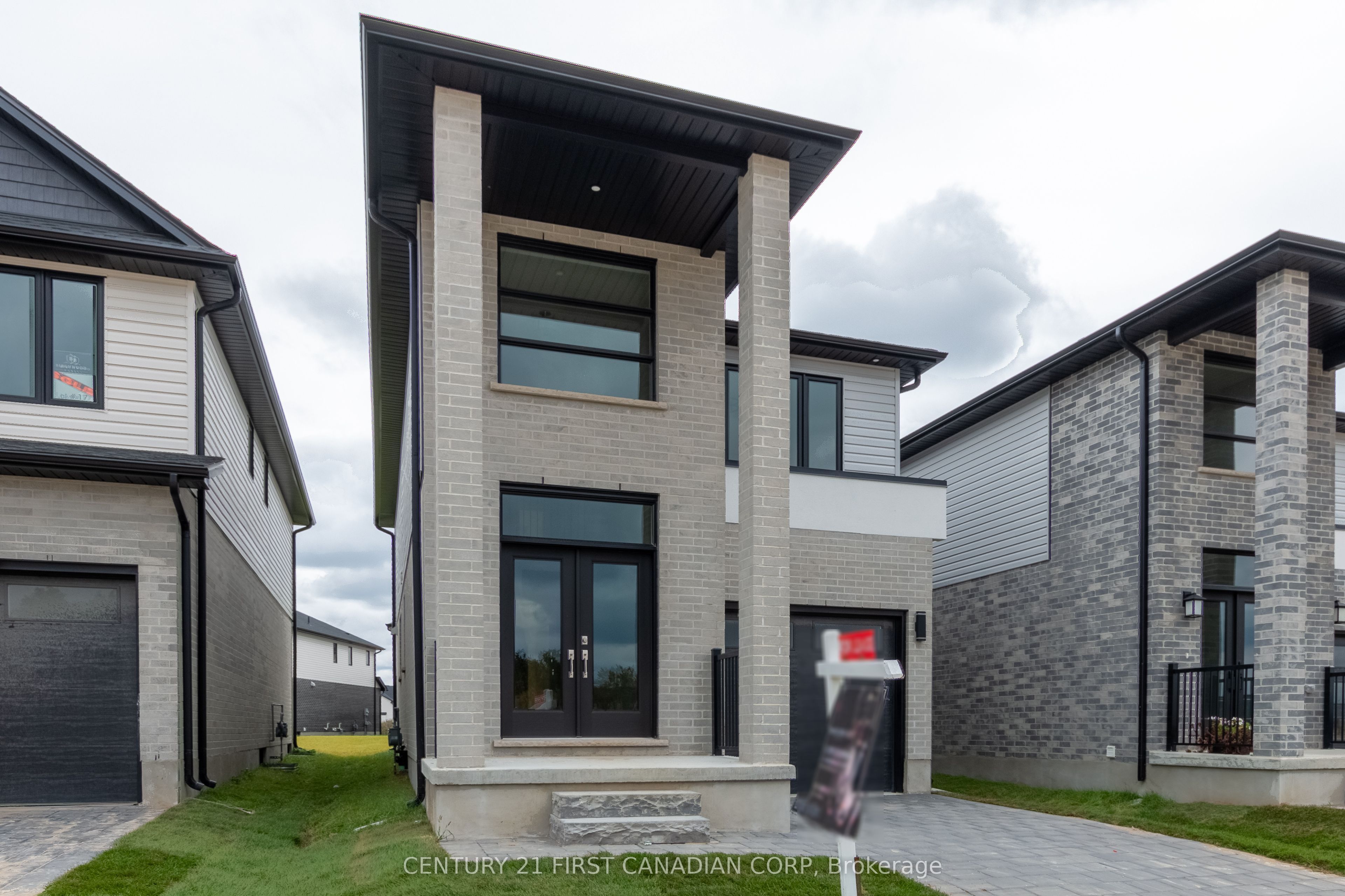 6453 Royal Magnolia Avenue, London 2