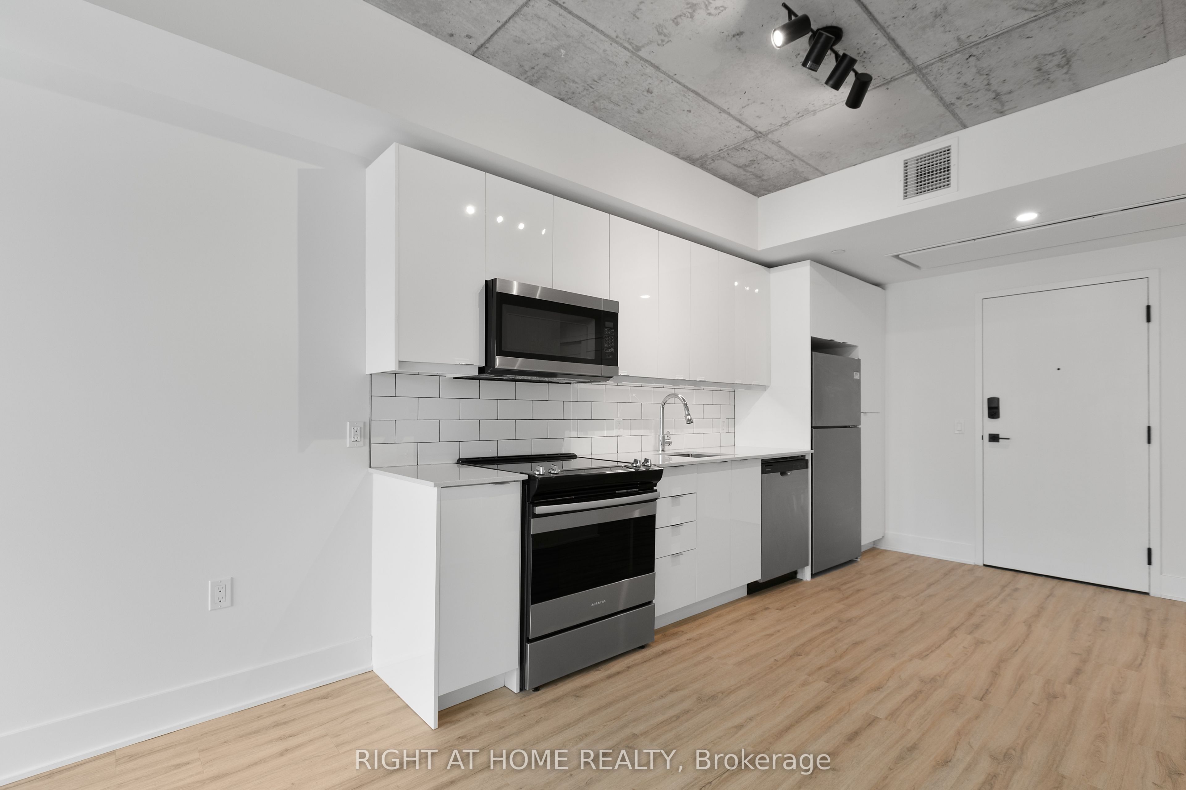 Unit 212 - 377 Winona Avenue, Ottawa 4