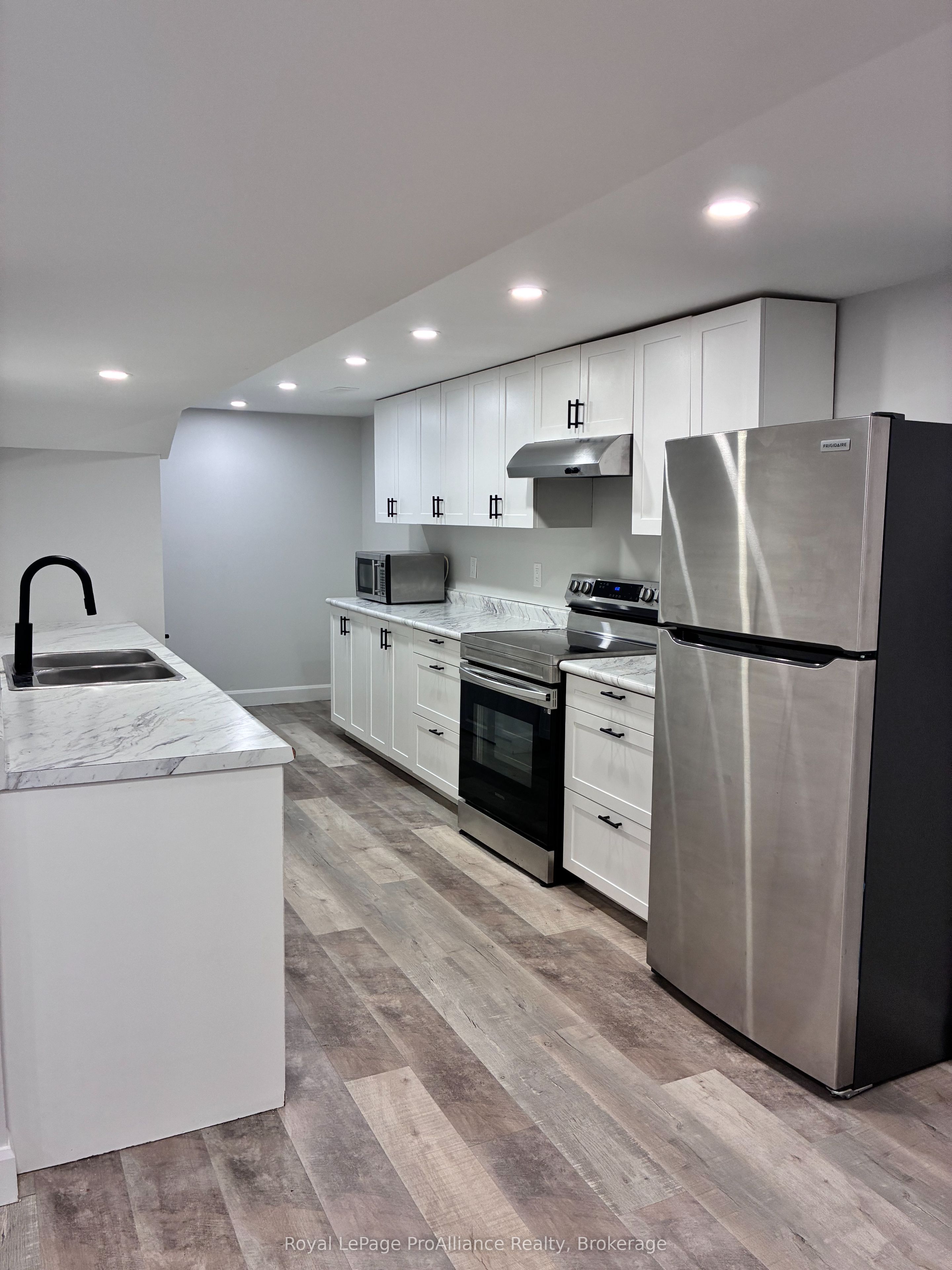 Unit B - 44 North Park Gardens, Belleville 2
