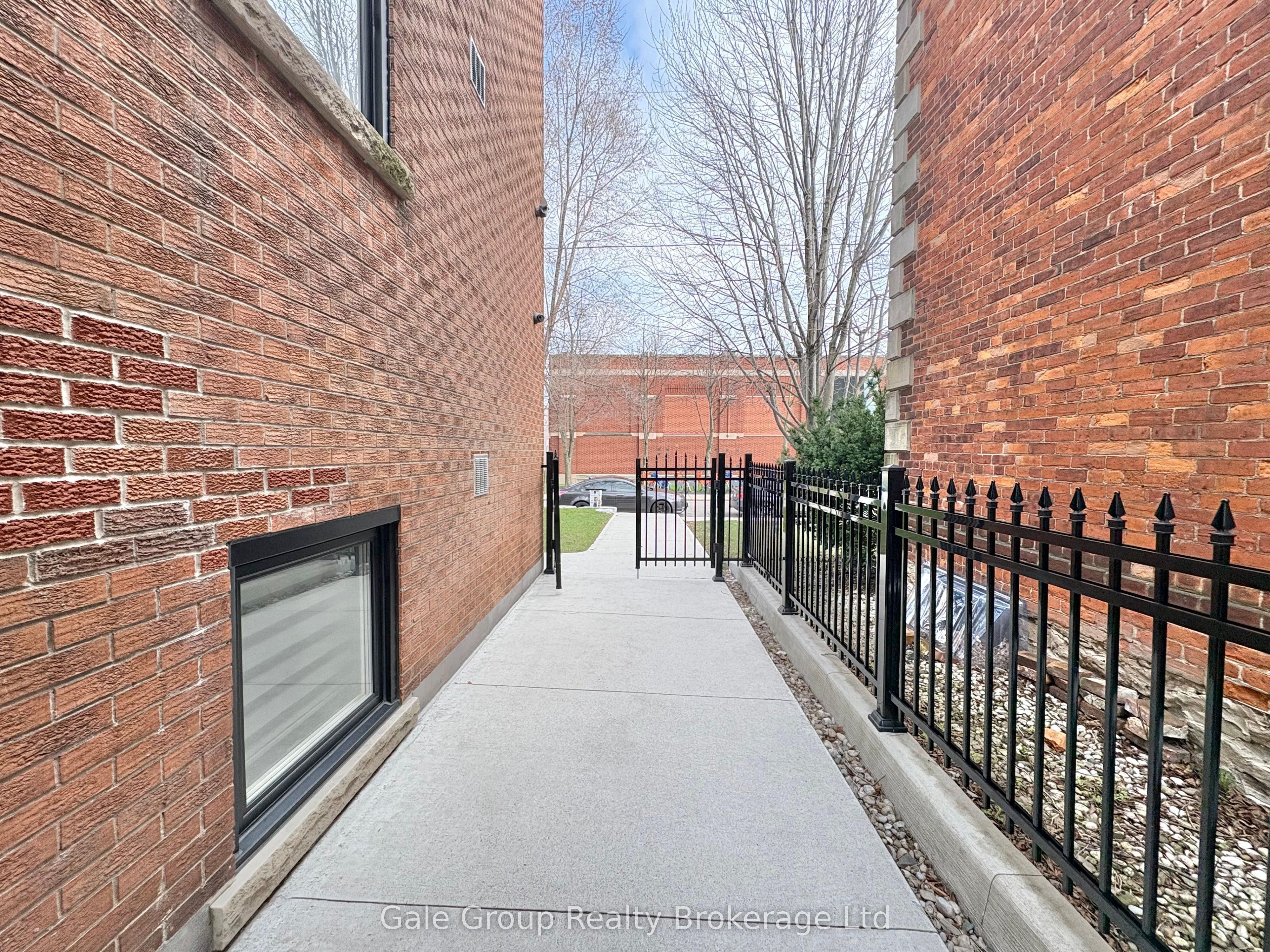 Unit Unit 2 - 100 West Avenue S, Hamilton 4
