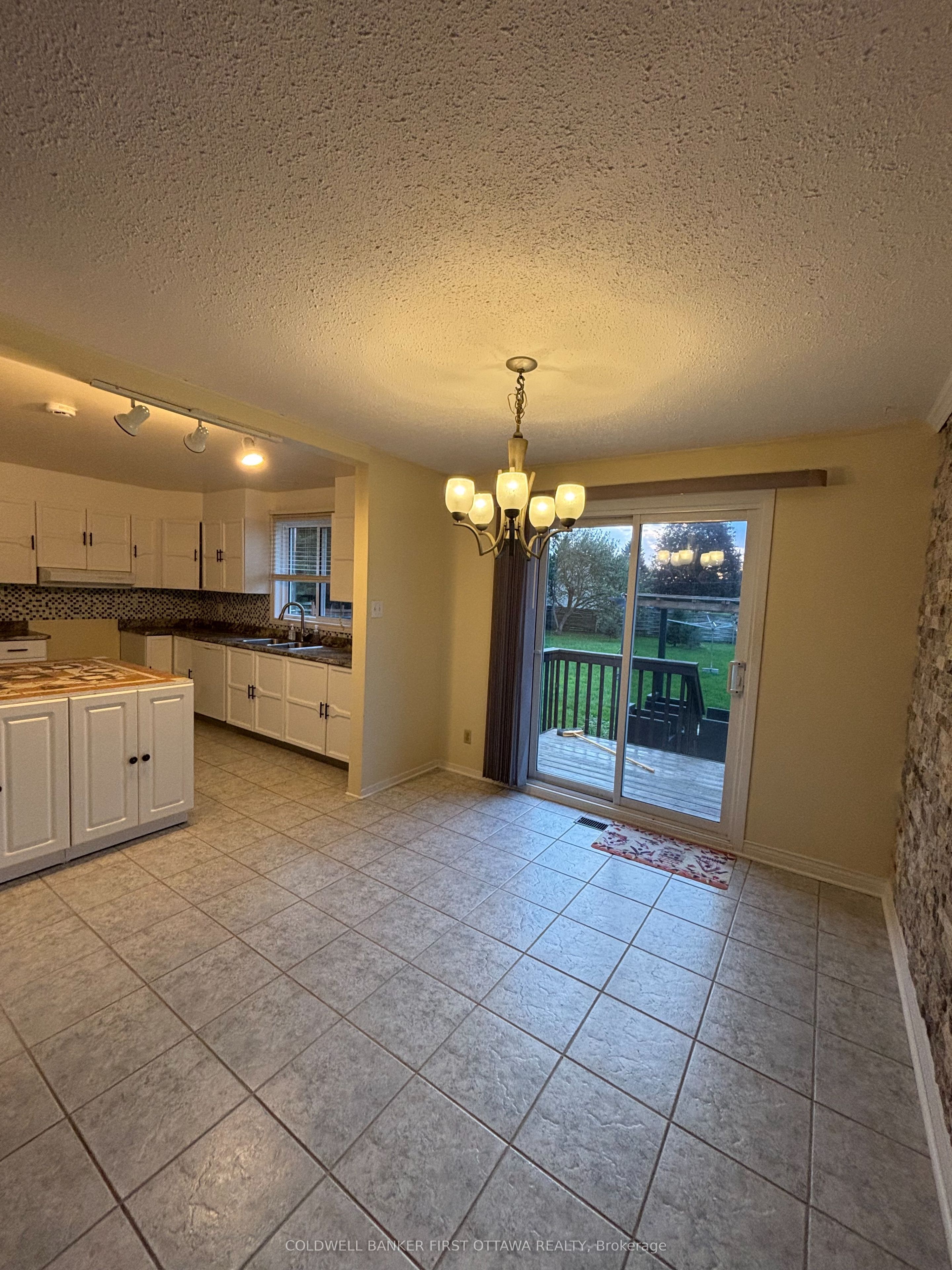 1084 Eadie Road, Russell 5