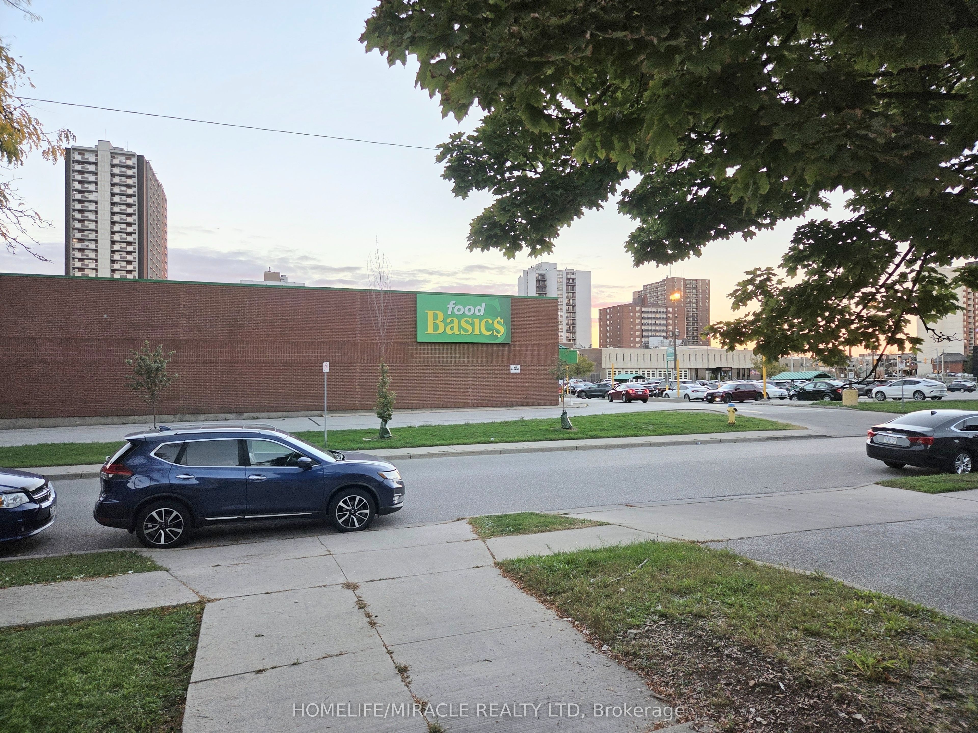 908 Windsor Avenue, Windsor 4