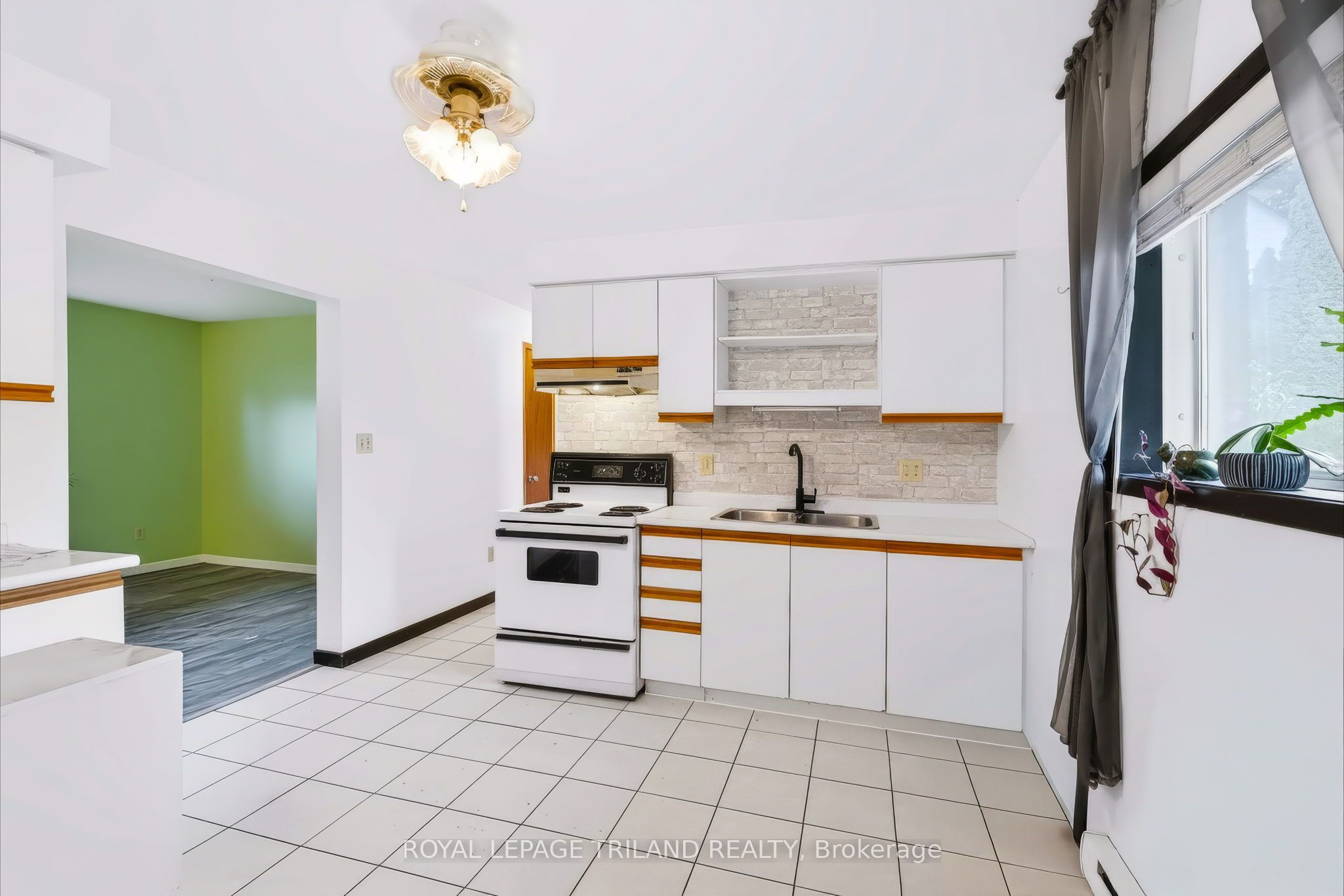 Unit 1 - 25 South Edgeware Road, St. Thomas 4