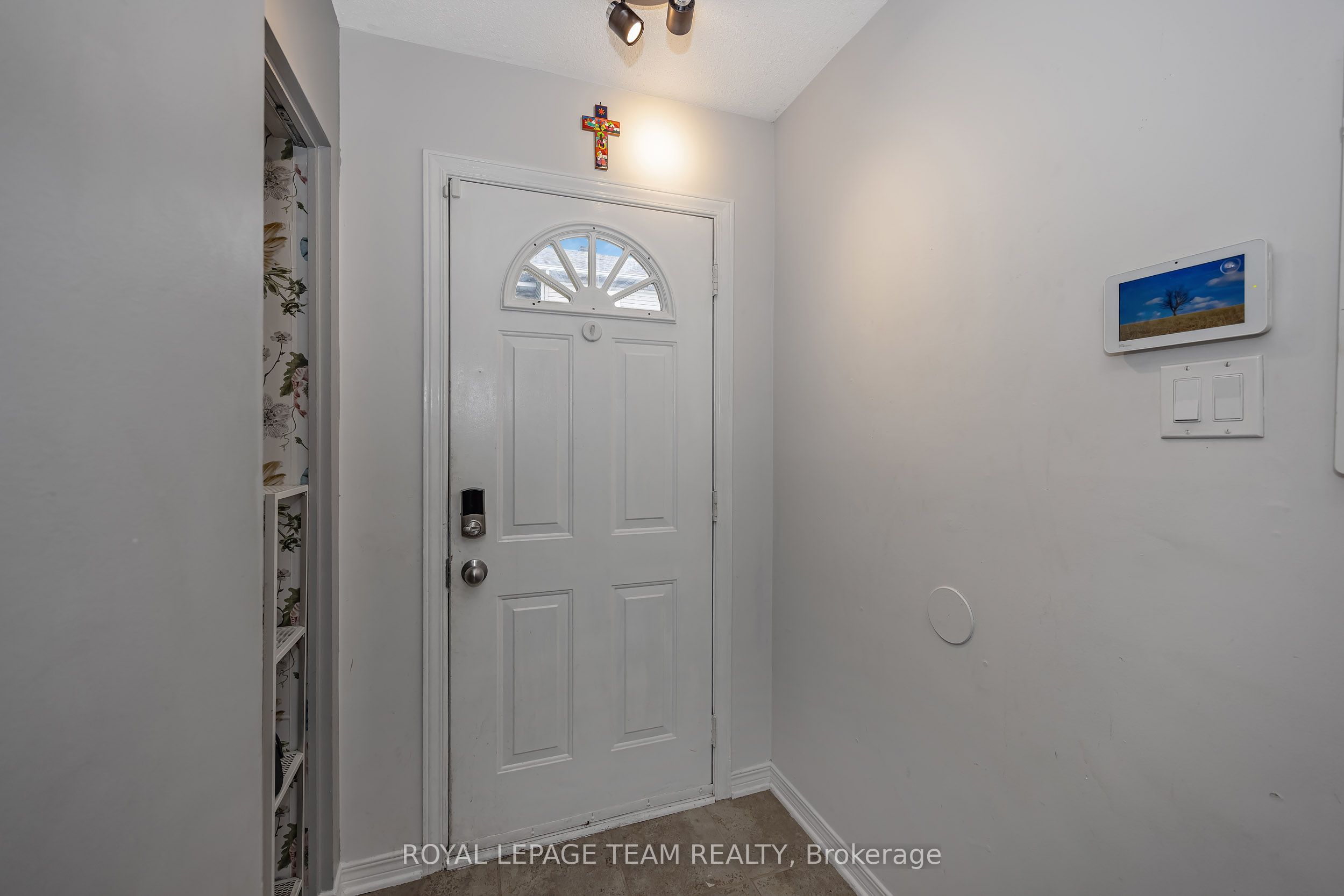 Unit 9 - 583 Tweedsmuir Avenue, Ottawa 5